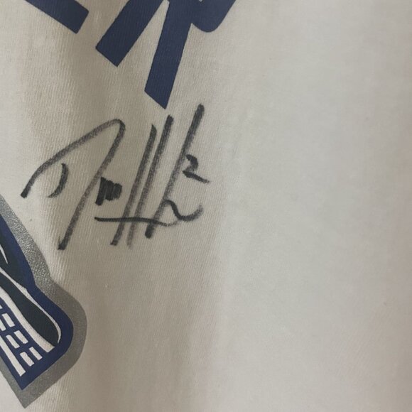 Official NHL Team Vancouver Canucks Autographed T-Shirt Malhotra & Hamhuis - Picture 4 of 5